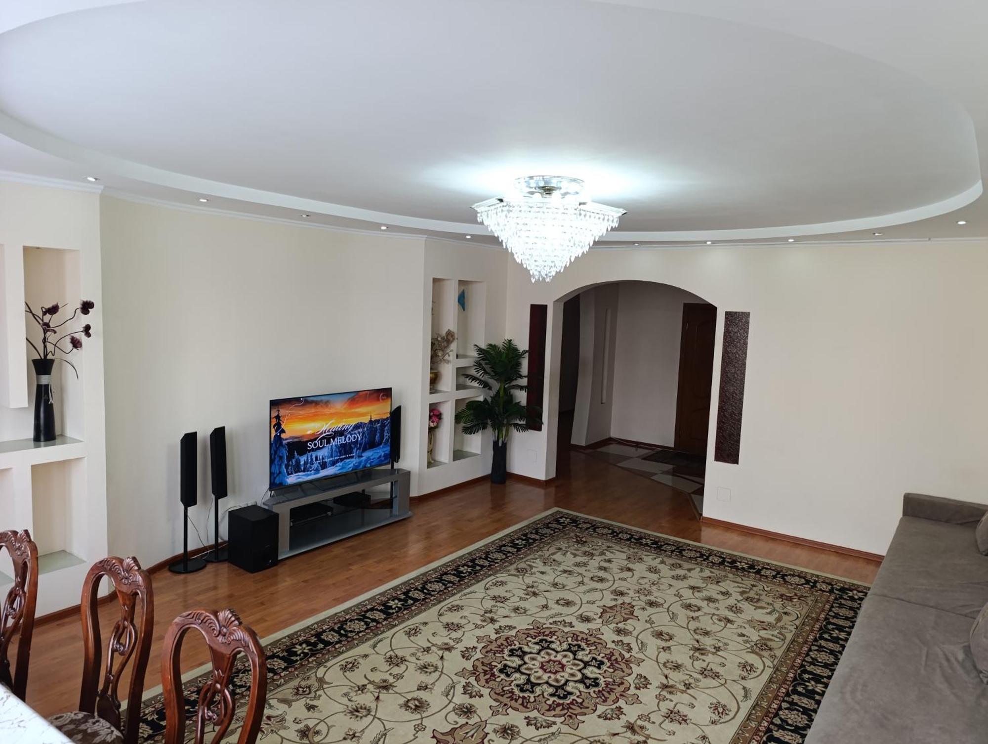 Улица Гоголя 2 Апартаменты 180 Метров Almaty Esterno foto